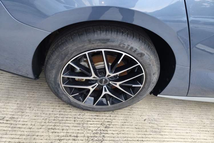 Used BYD Seal 2023 DM-i 1.5T 121km Flagship Model Right Rear Wheel Hub