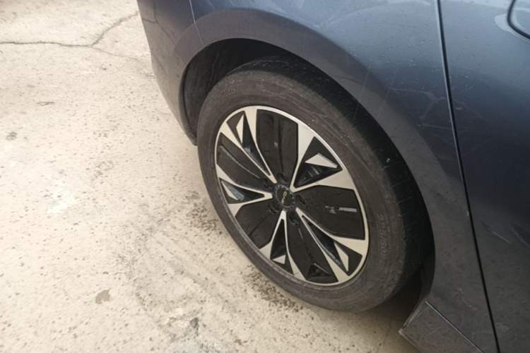 Used BYD Seal 2023 Champion Edition 550km Elite Model Right Rear Wheel Hub