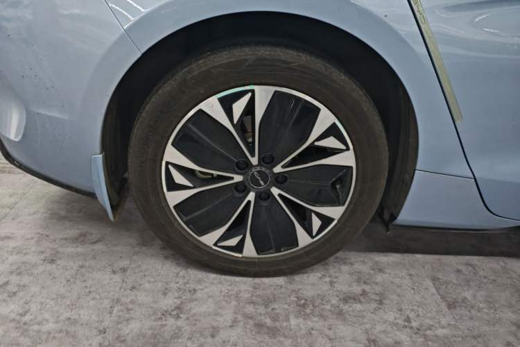 Used BYD Seal 2023 Champion Edition 550km Elite Model Right Rear Wheel Hub