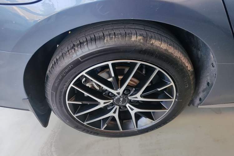 Used BYD Seal 2023 DM-i 1.5L 121km Luxury Model Right Rear Wheel Hub