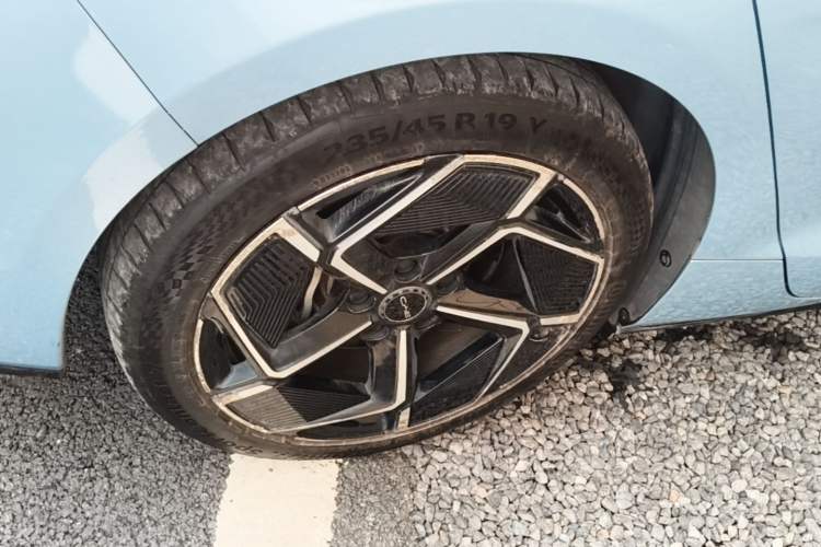 Used BYD Seal 2023 Champion Edition 700km Performance Version Right Rear Wheel Hub