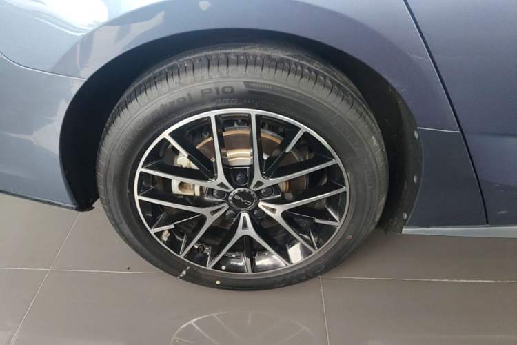 Used BYD Seal 2023 DM-i 1.5T 121km Prestige Model Right Rear Wheel Hub