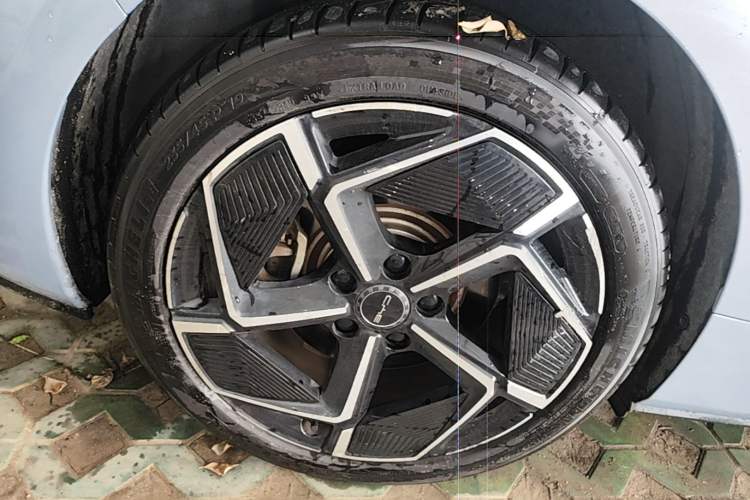 Used BYD Seal 2023 Champion Edition 700km Performance Version Right Rear Wheel Hub