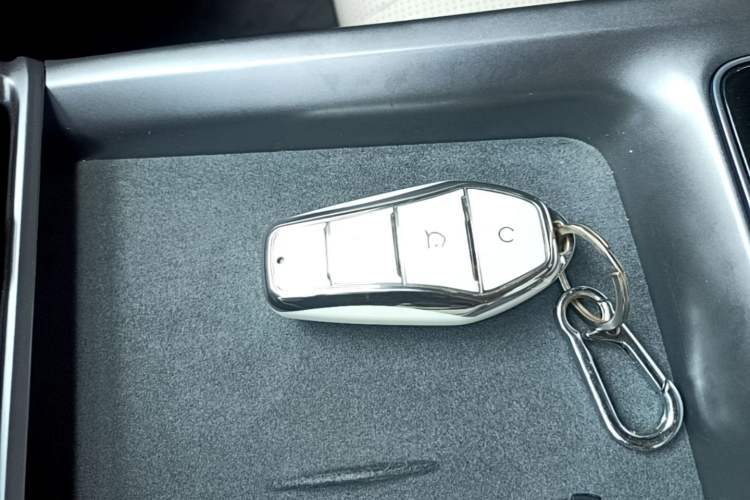 Used BYD Seal 2023 DM-i 1.5L 121km Prestige Model Vehicle Key