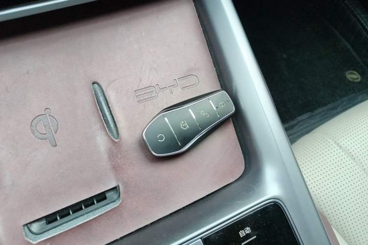 Used BYD Seal 2023 DM-i 1.5L 121km Prestige Model Vehicle Key