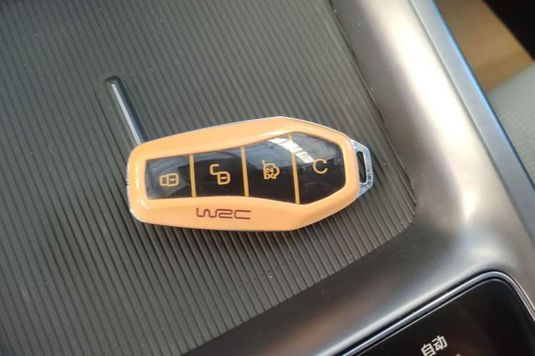 Used BYD Seal 2023 DM-i 1.5L 121km Luxury Model Vehicle Key