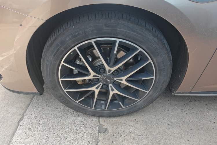 Used BYD Seal 2023 DM-i 1.5L 121km Prestige Model Left Front Wheel Hub