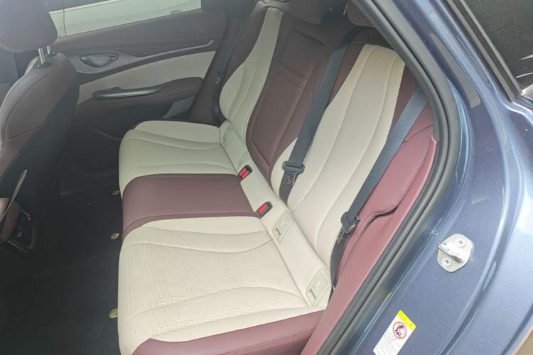 Used BYD Seal 2023 DM-i 1.5L 121km Prestige Model Left Rear Seat