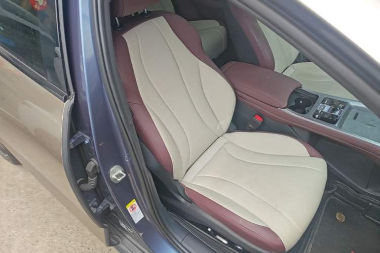 Used BYD Seal 2023 DM-i 1.5L 121km Prestige Model Right Front Seat