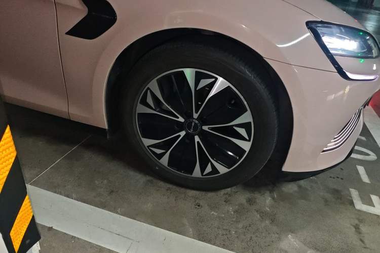 Used BYD Seal 2023 Champion Edition 550km Elite Model Right Front Wheel Hub