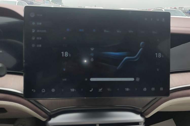 Used BYD Seal 2023 DM-i 1.5T 121km Prestige Model Audio And AC Panel