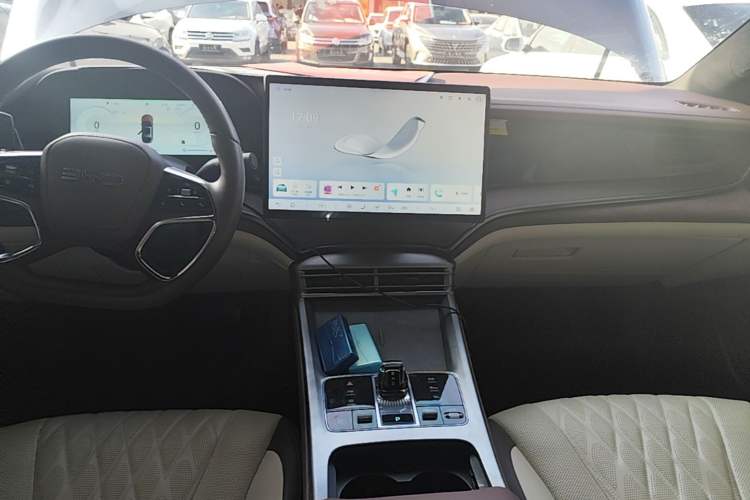 Used BYD Seal 2023 DM-i 1.5T 121km Flagship Model Audio And AC Panel