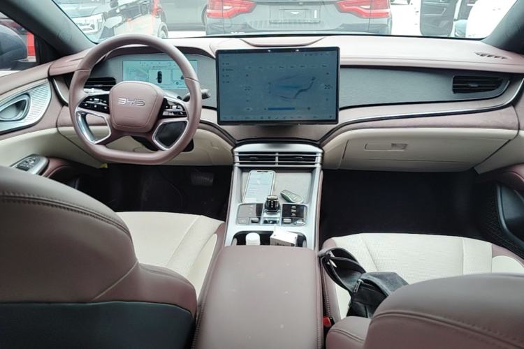Used BYD Seal 2023 DM-i 1.5L 121km Prestige Model Center Console
