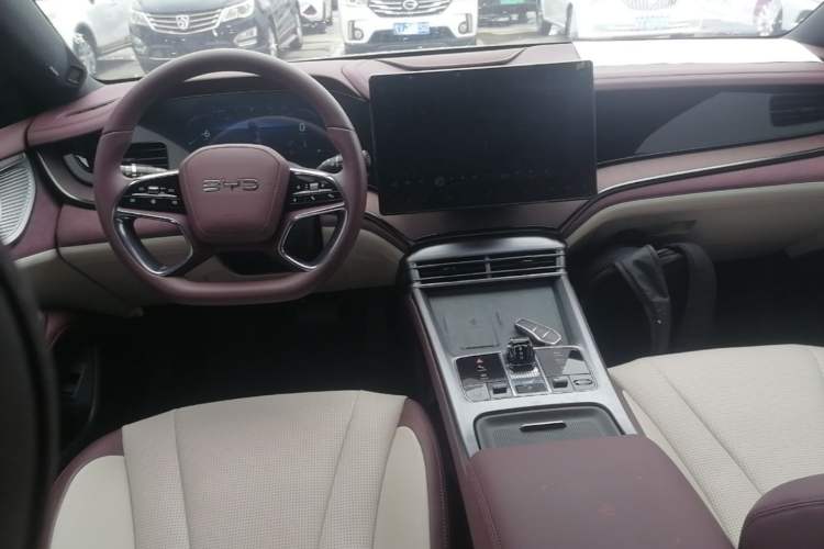 Used BYD Seal 2023 DM-i 1.5T 121km Prestige Model Center Console