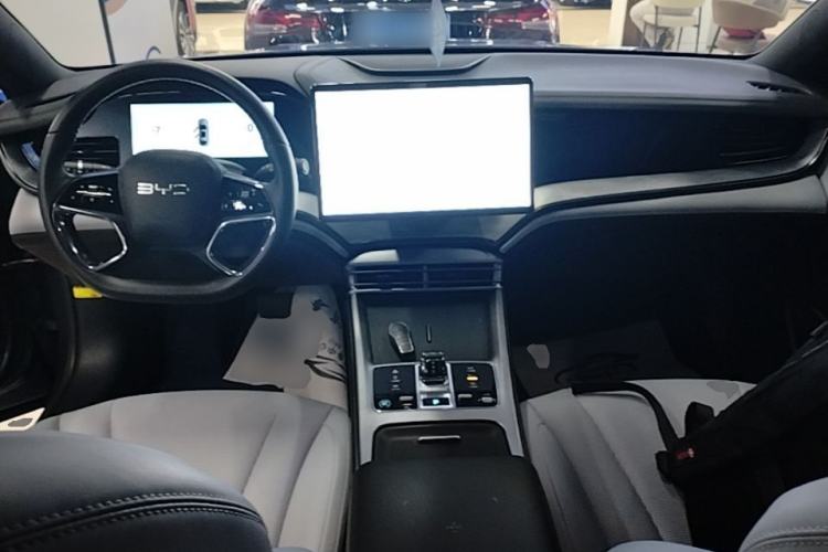 Used BYD Seal 2023 DM-i 1.5L 121km Luxury Model Center Console