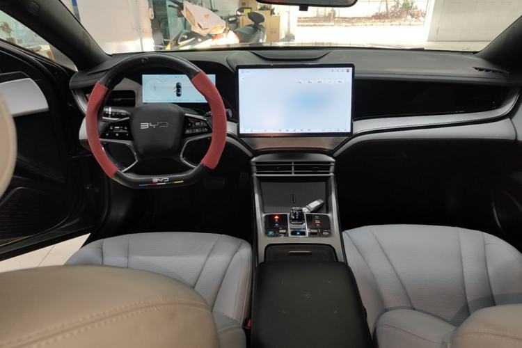 Used BYD Seal 2023 DM-i 1.5L 121km Luxury Model Center Console