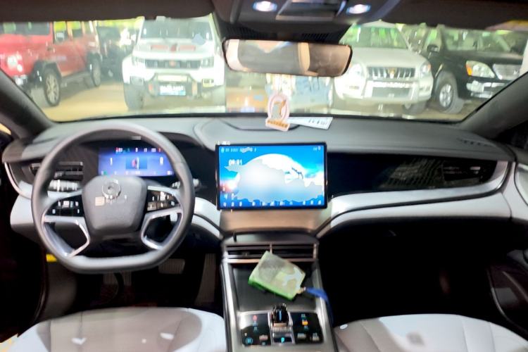 Used BYD Seal 2023 DM-i 1.5L 121km Elite Model Center Console