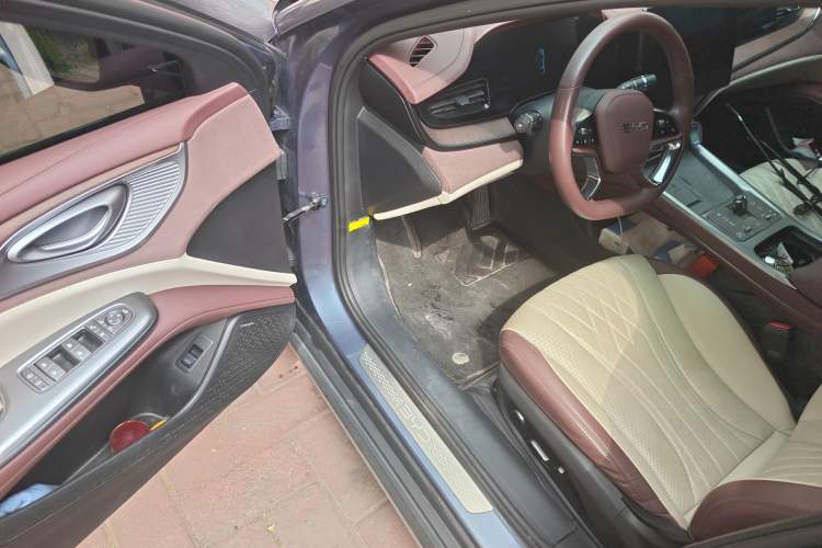 Used BYD Seal 2023 DM-i 1.5T 121km Flagship Model Driver Seat