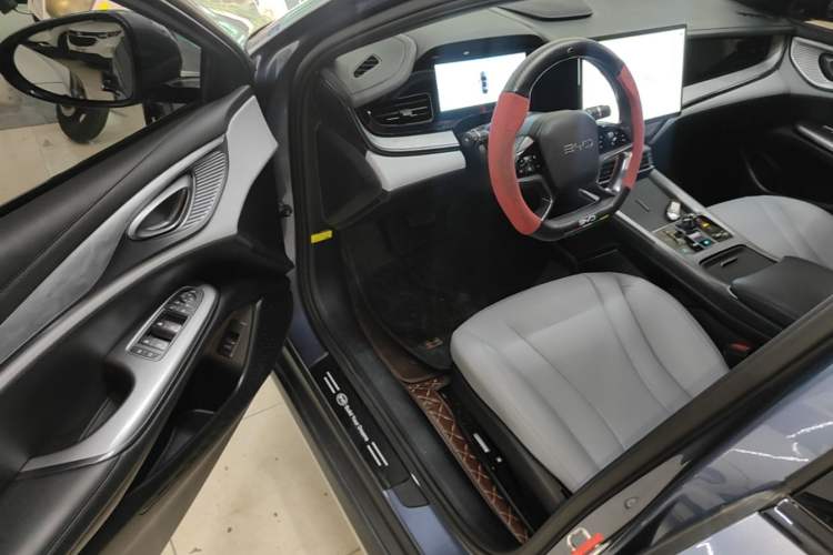 Used BYD Seal 2023 DM-i 1.5L 121km Luxury Model Driver Seat