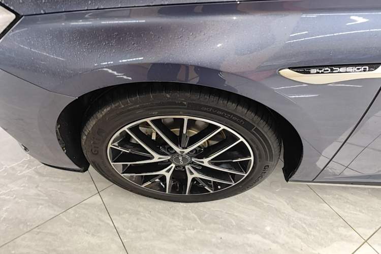 Used BYD Seal 2023 DM-i 1.5T 121km Prestige Model Exterior 4