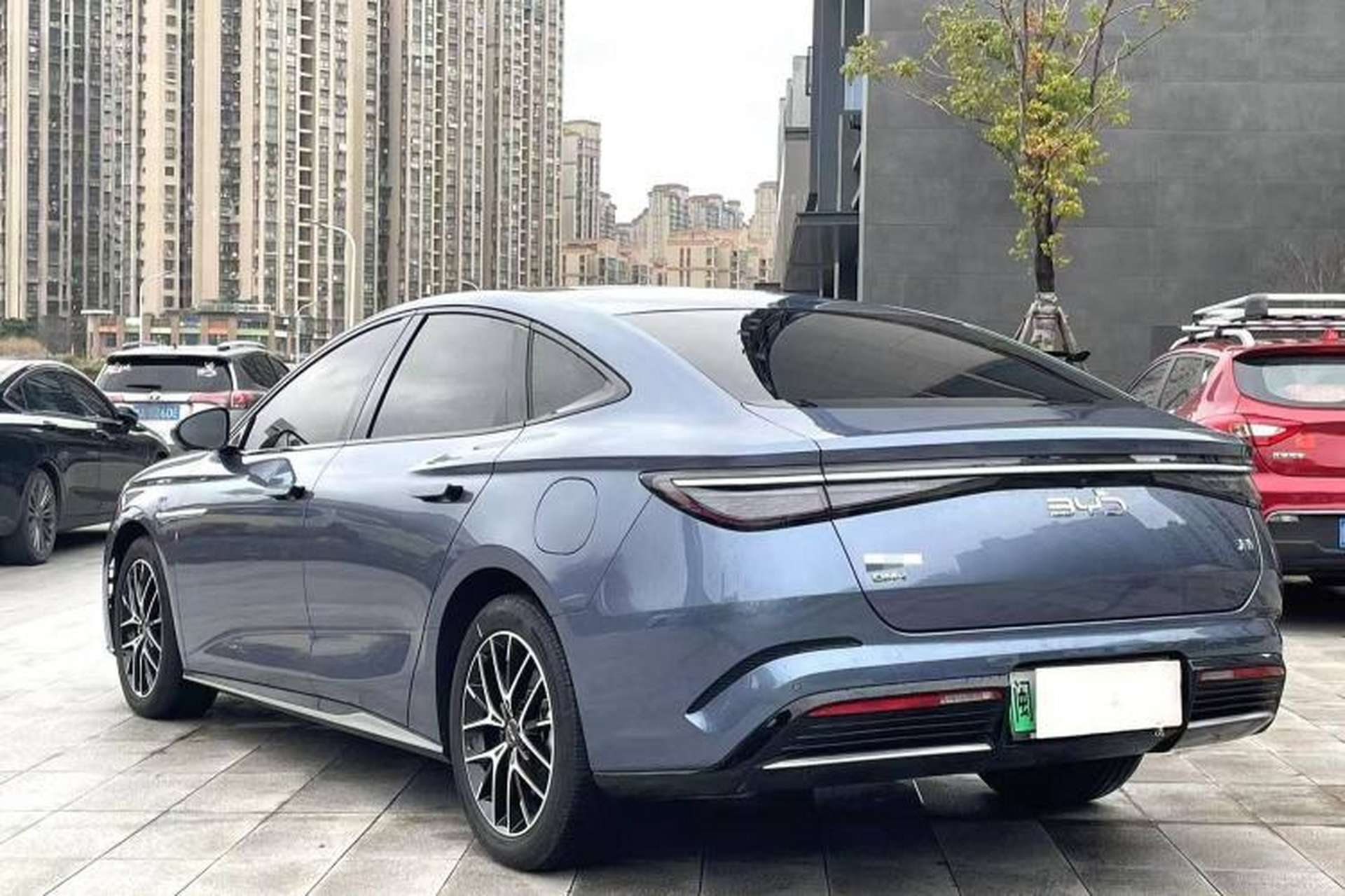 Used BYD Seal 2023 DM-i 1.5L 121km Prestige Model Exterior 4