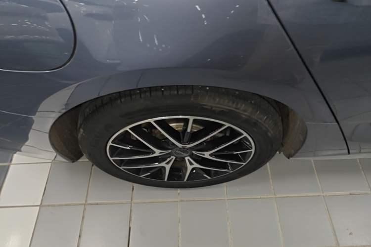Used BYD Seal 2023 DM-i 1.5L 121km Prestige Model Exterior 5