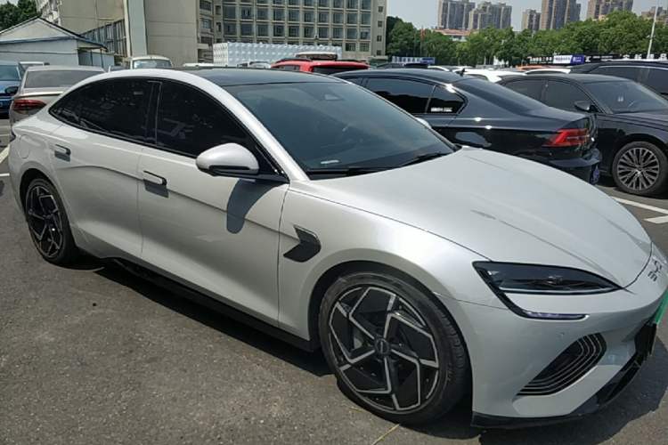 Used BYD Seal 2023 Champion Edition 700km Performance Version Front Right 45 Deg