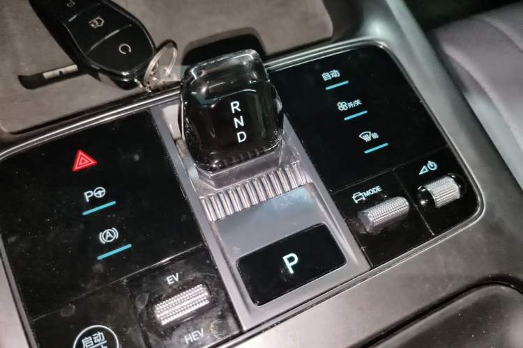 Used BYD Seal 2023 DM-i 1.5T 121km Flagship Model Gear Lever