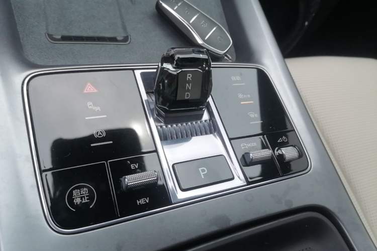 Used BYD Seal 2023 DM-i 1.5T 121km Prestige Model Gear Lever