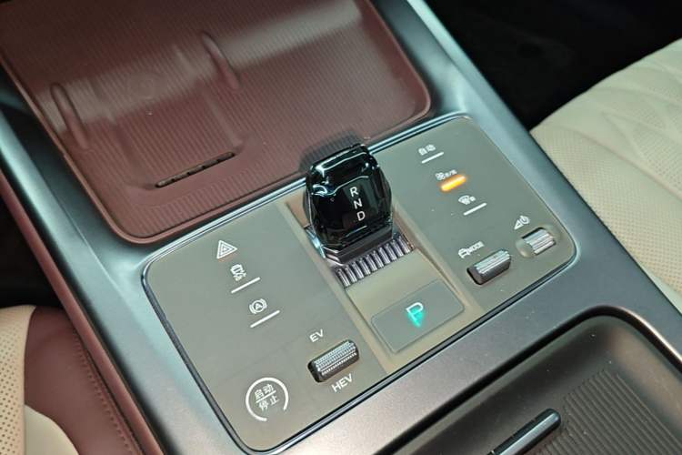 Used BYD Seal 2023 DM-i 1.5T 121km Flagship Model Gear Lever