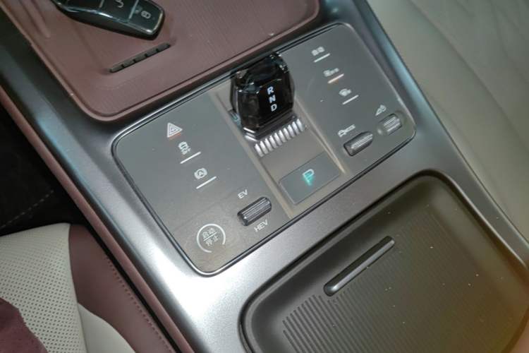 Used BYD Seal 2023 DM-i 1.5T 121km Flagship Model Gear Lever