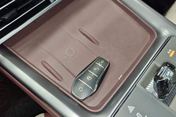 Used BYD Seal 2023 DM-i 1.5T 121km Flagship Model Interior 1