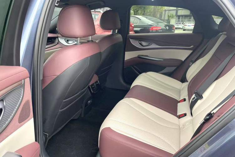 Used BYD Seal 2023 DM-i 1.5L 121km Prestige Model Interior 2