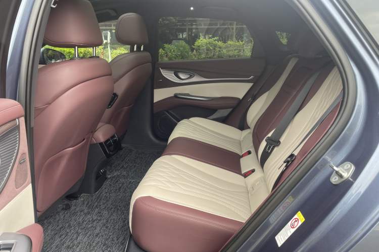 Used BYD Seal 2023 DM-i 1.5T 121km Flagship Model Interior 3