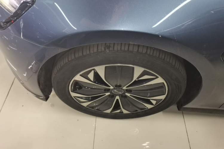 Used BYD Seal 2023 Champion Edition 700km Deluxe Model Left Front Wheel Hub