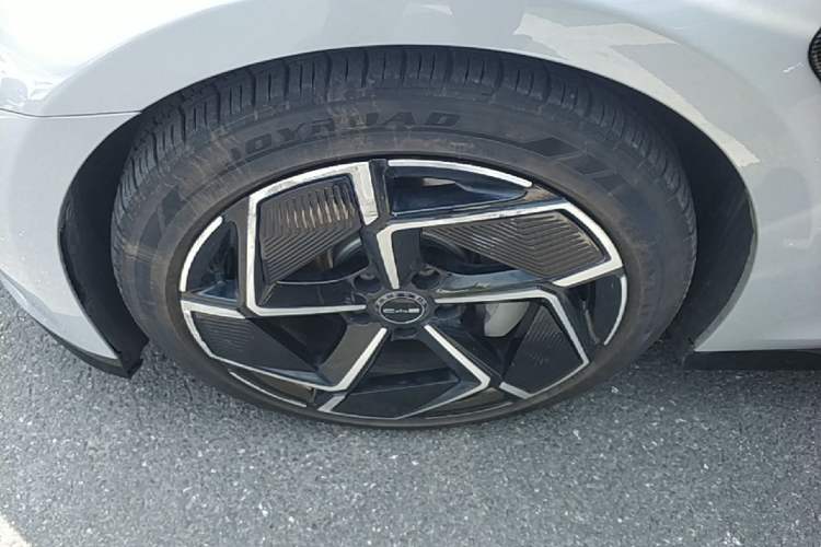 Used BYD Seal 2023 Champion Edition 700km Performance Version Left Front Wheel Hub