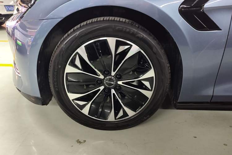 Used BYD Seal 2023 Champion Edition 550km Prestige Model Left Front Wheel Hub