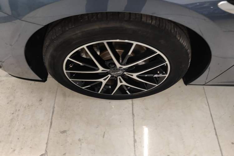 Used BYD Seal 2023 DM-i 1.5L 121km Luxury Model Left Front Wheel Hub