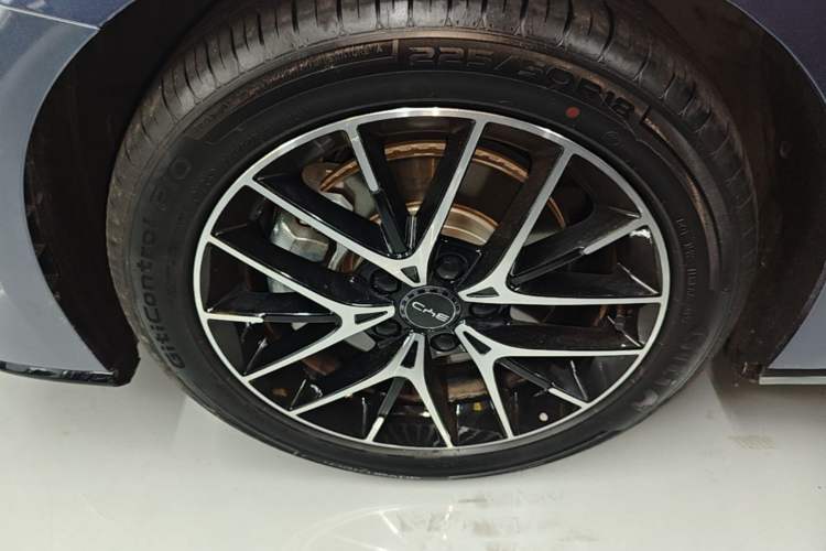 Used BYD Seal 2023 DM-i 1.5T 121km Flagship Model Left Front Wheel Hub