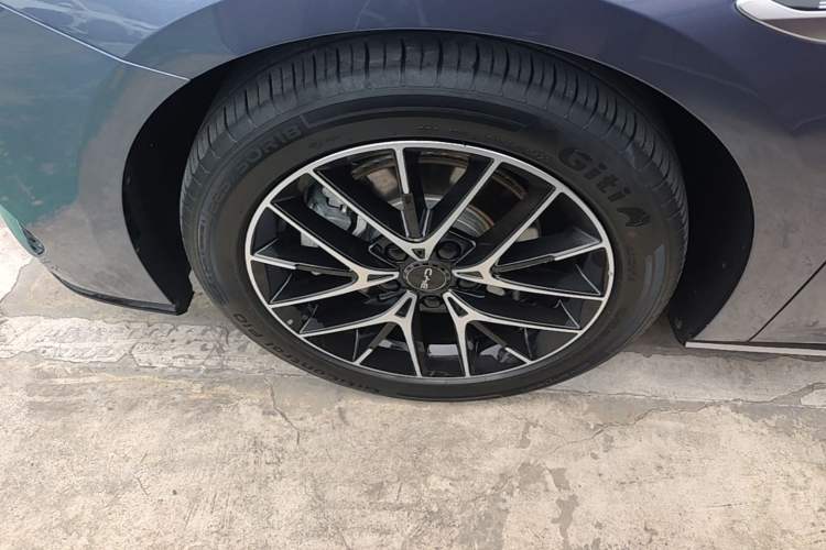 Used BYD Seal 2023 DM-i 1.5T 121km Prestige Model Left Front Wheel Hub