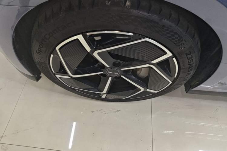 Used BYD Seal 2023 Champion Edition 700km Performance Version Left Front Wheel Hub