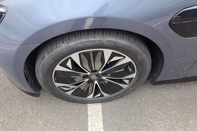 Used BYD Seal 2023 Champion Edition 700km Deluxe Model Left Front Wheel Hub