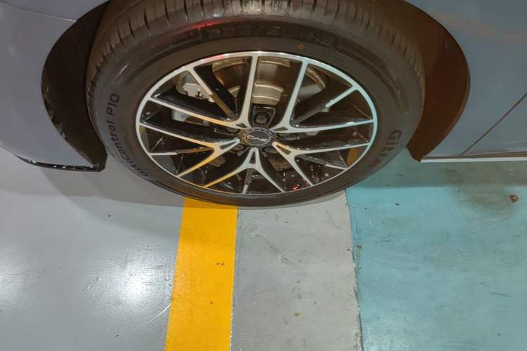 Used BYD Seal 2023 DM-i 1.5T 121km Flagship Model Left Front Wheel Hub