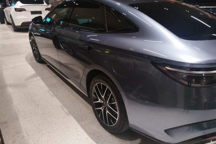 Used BYD Seal 2023 DM-i 1.5L 121km Prestige Model Left Side