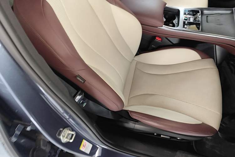 Used BYD Seal 2023 DM-i 1.5T 121km Prestige Model Right Front Seat