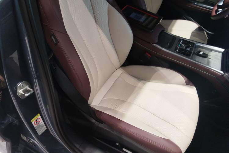 Used BYD Seal 2023 DM-i 1.5L 121km Prestige Model Right Front Seat