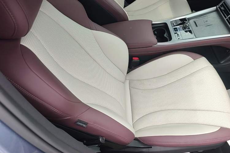 Used BYD Seal 2023 DM-i 1.5T 121km Prestige Model Right Front Seat