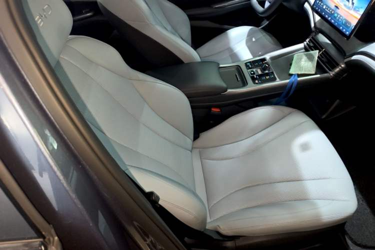 Used BYD Seal 2023 DM-i 1.5L 121km Elite Model Right Front Seat
