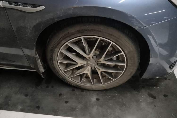 Used BYD Seal 2023 DM-i 1.5T 121km Flagship Model Right Front Wheel Hub