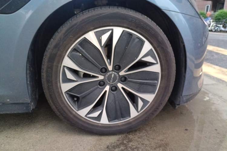 Used BYD Seal 2023 Champion Edition 550km Prestige Model Right Front Wheel Hub